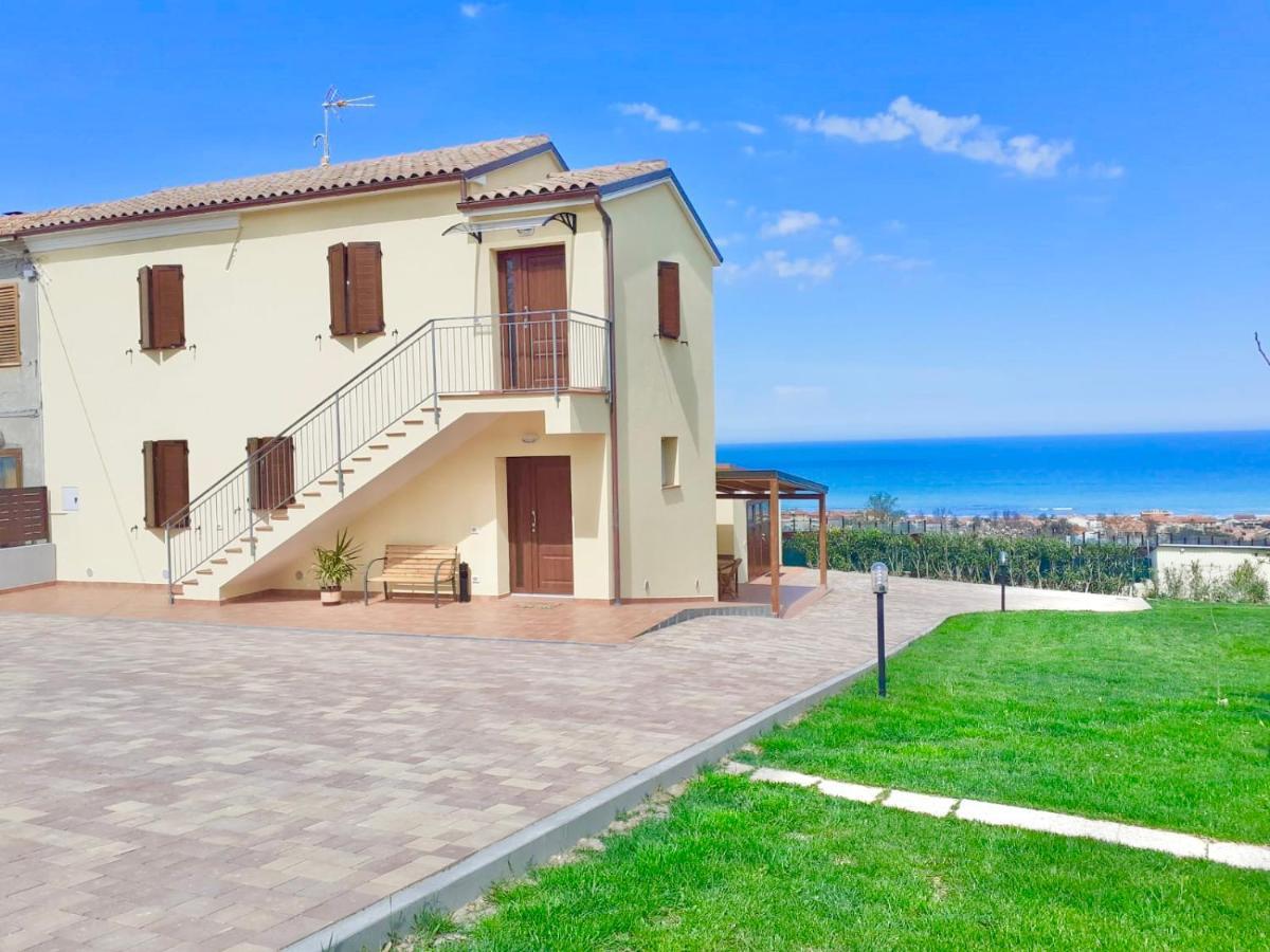 Casa Vacanze Con Vista Mare E Giardino - Amanecer Marzocca di Senigallia Luaran gambar