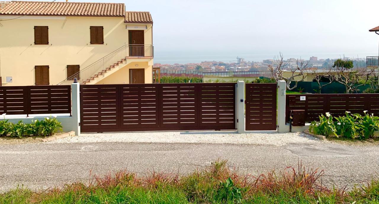 Casa Vacanze Con Vista Mare E Giardino - Amanecer Marzocca di Senigallia Luaran gambar